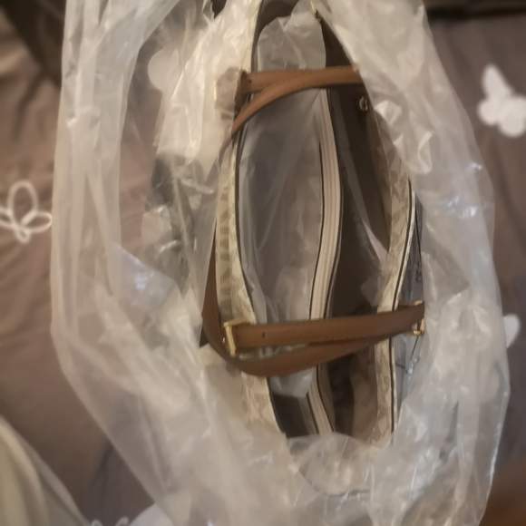 100% designer Authentic Micheal kors jet tote - Picture 5 of 16